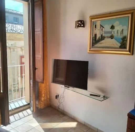Casa Calabrisella - Centro Storico Di - Free Wi-fi דירה *